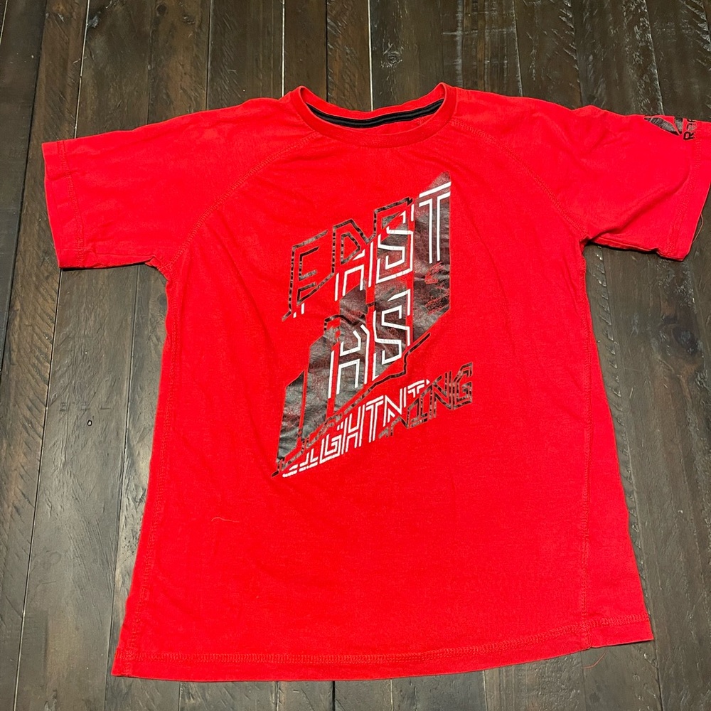 Reebok Red short sleeve Tee shirt.  Size Boys M